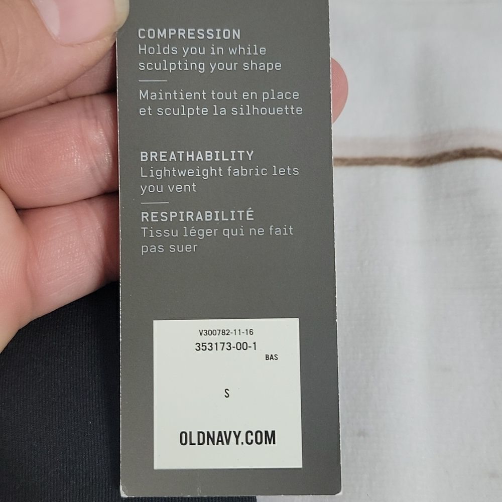 old Navy Capris Black - Picture 3 of 3